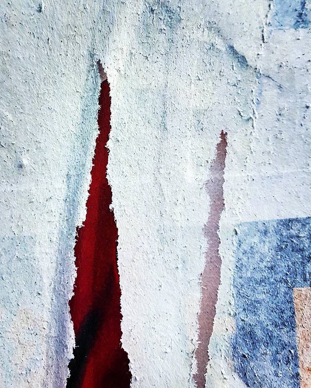 CinemaJunky's tweet photo. #lookcloser #hiddenbeauty #detailsofdecay #texture #urbantexture #urbandecay #urbanabstract #ihaveathingfordecay #abstract #abstractart #beautyindecay #tornposter #tornposters https://t.co/YY7gWMzOni