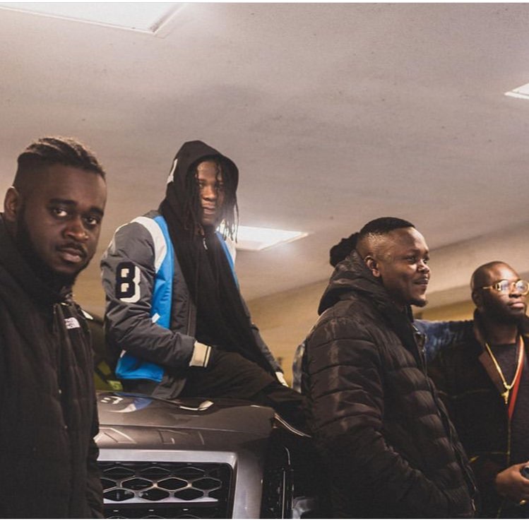 DzormekuDesmon1's tweet photo. Whole lotta gang sh*t !! #WayUpp https://t.co/po9aGcWaPP
