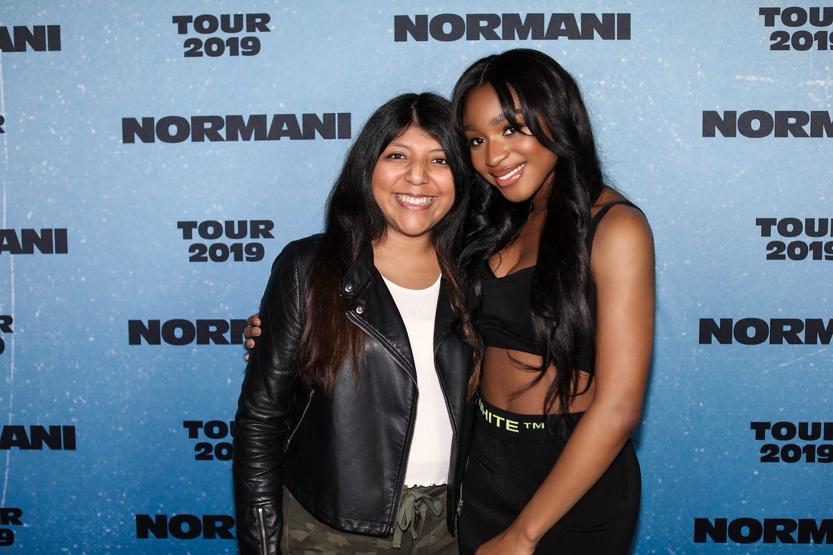 normanibrasiI's tweet photo. 📸 | Normani ao lado de fãs no M&G #SWTDetroit #3 https://t.co/pLgjBpgAA7