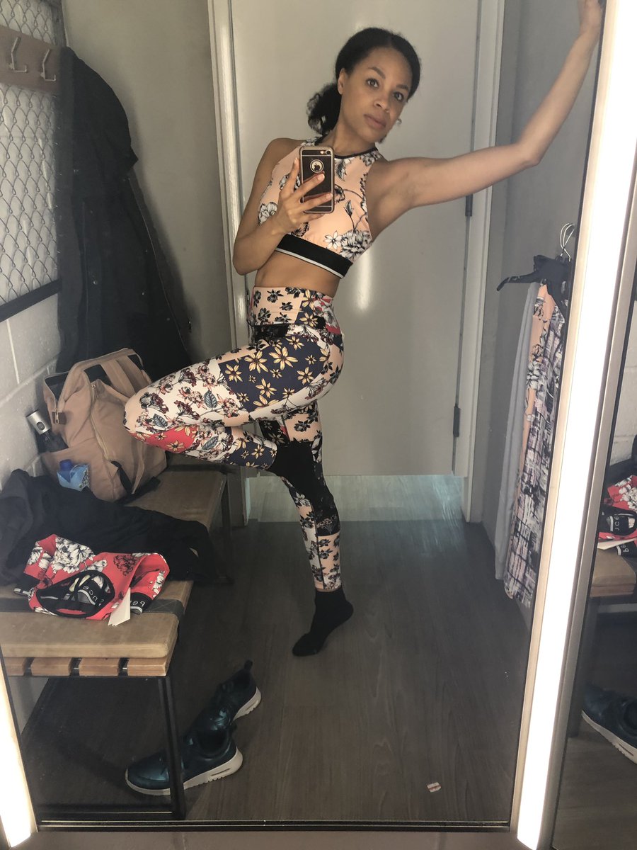 hey_kimberlee's tweet photo. Impromptu fitting room photoshoot while shopping for leggings. I need a commercial/print agent lol #dancer #commercialagent #printagent #calvinklein #macys https://t.co/TQ4yqx7pkm