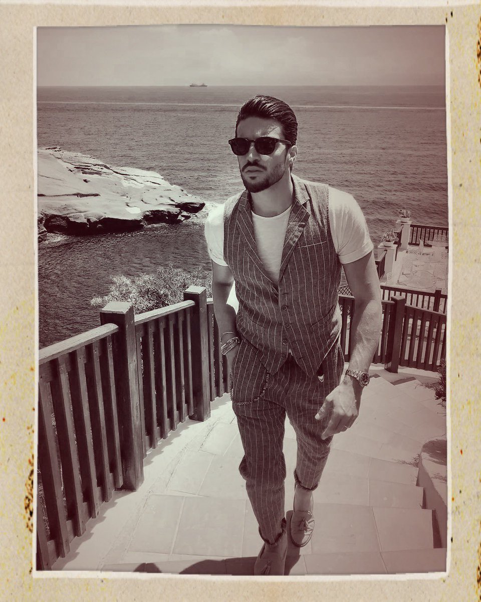 𝚃𝚑𝚎 𝙺𝚒𝚗𝚐 𝚒𝚜 𝚋𝚊𝚌𝚔.