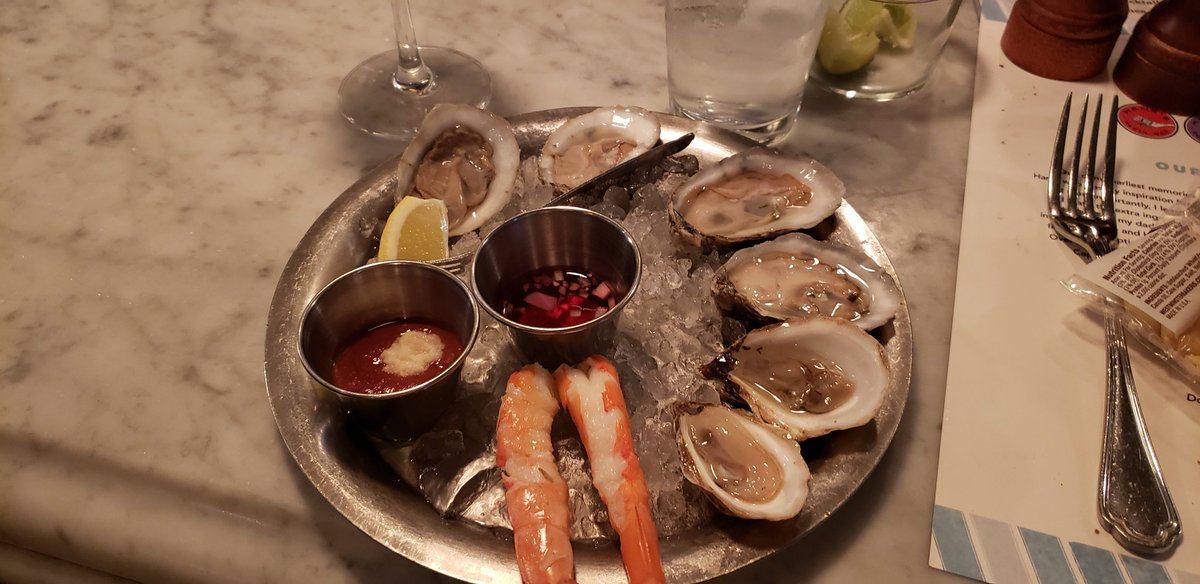NYCTrung's tweet photo. Mmm... Thinking that @ChicoFC and I need to hit @HanksOysterBar next time we're in DC together! #SeafoodSisters #BadHashtag https://t.co/V0xjBJOk6U