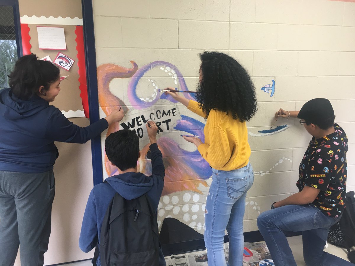 bhs_nahs's tweet photo. Murals in process by NAHS. They are looking great! 
#NAHS #ART #murals #artwall #artmatters #BHS @Fahmikhan @BHS_Broncos https://t.co/ucAKYg7Mhi