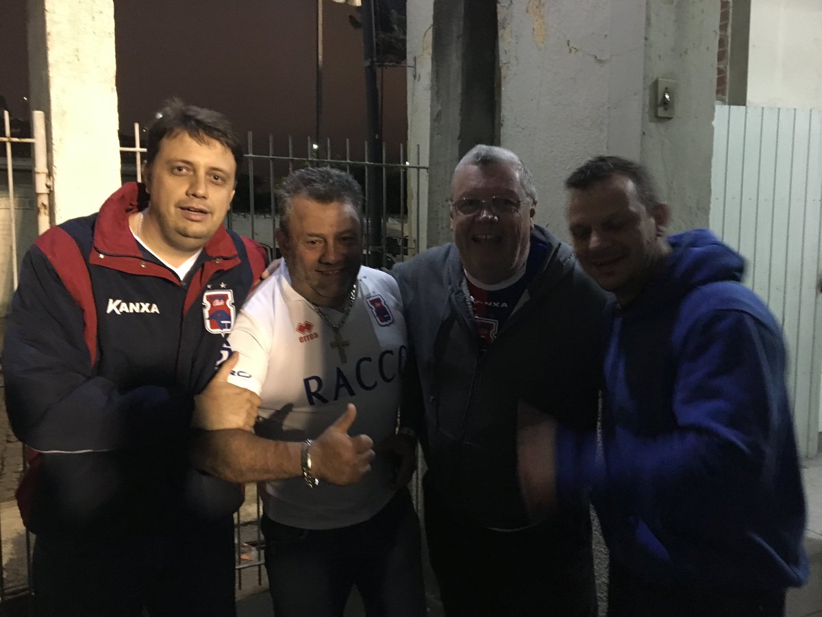 bhribeiro's tweet photo. @ParanaClube Olha o Polaco aí fininho como no álbum! https://t.co/fmpPkIFr0L