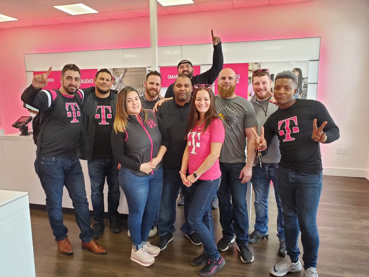 e_holmes tweet media