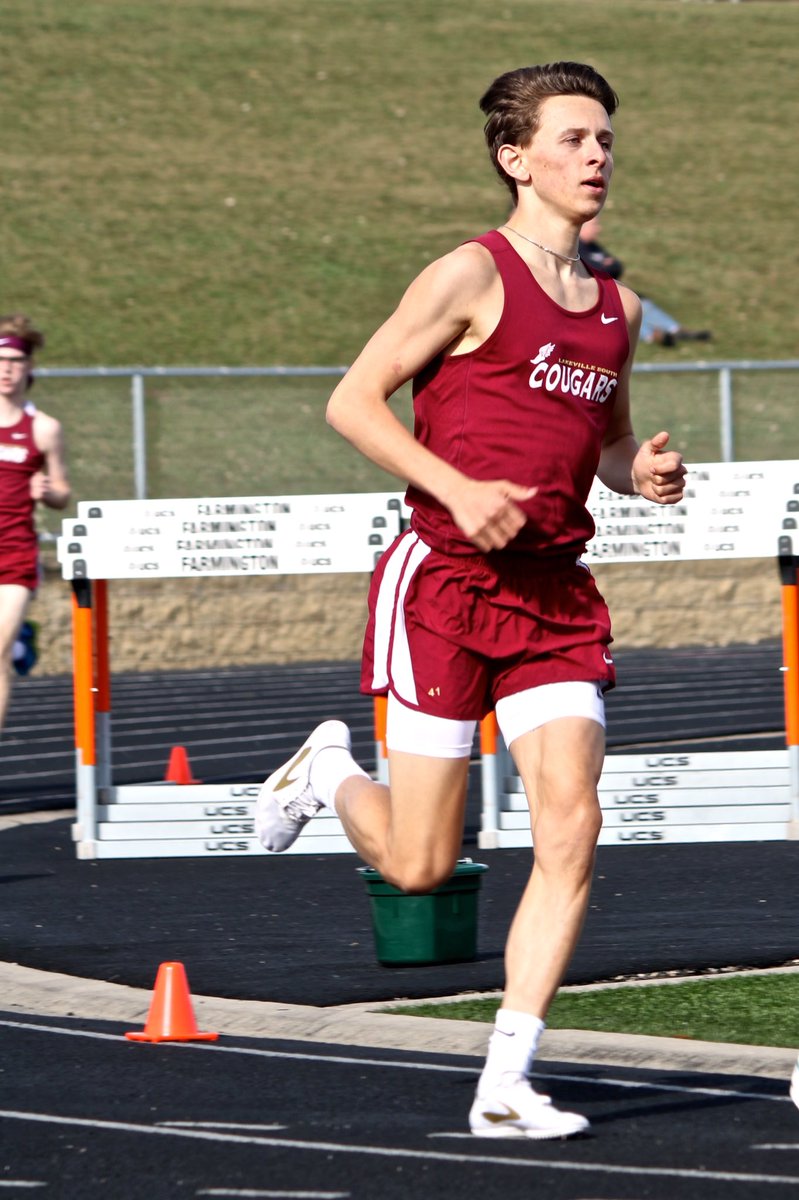 peteotterson's tweet photo. 4:45 1600 3rd place finish and 3:40 4x400 2nd place finish for #runjackrun at the Farmington Invitational today. #lshsdistance https://t.co/QhI6WiLfQV