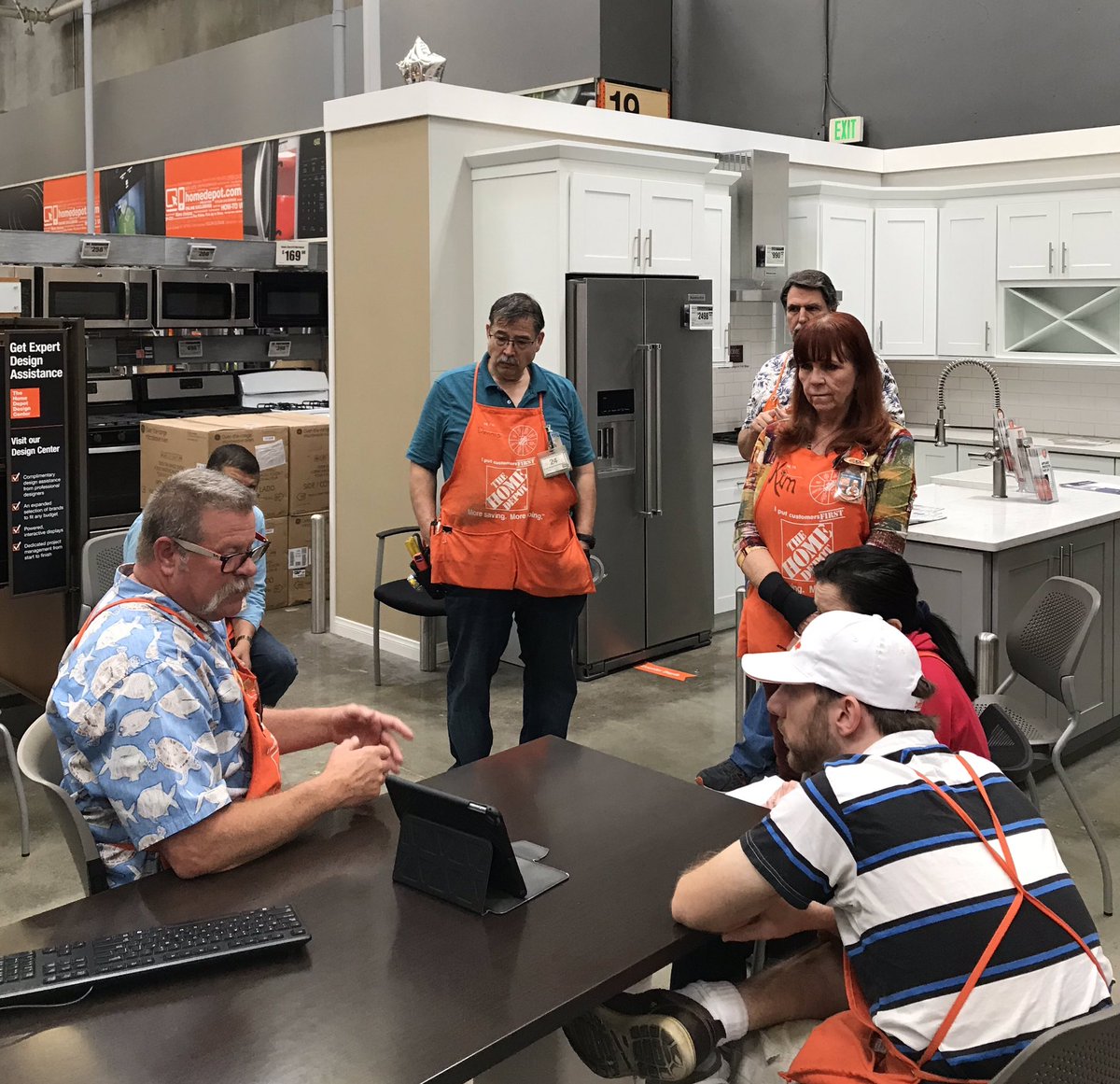 Fernando_0669's tweet photo. Thank you Todd from HDI for coming in and sharing the knowledge @ the Ranch! @Aaron_C_Gomez @Jeffbrennerhd @liza_erline @sam_rosenbergHD @NealJohnson37 @Fernando_0669 @NotoKara @JoshuaRichcreek @EddieHdi @Fernando_0669 #ALlin@theranch https://t.co/bb1DEIdTg5