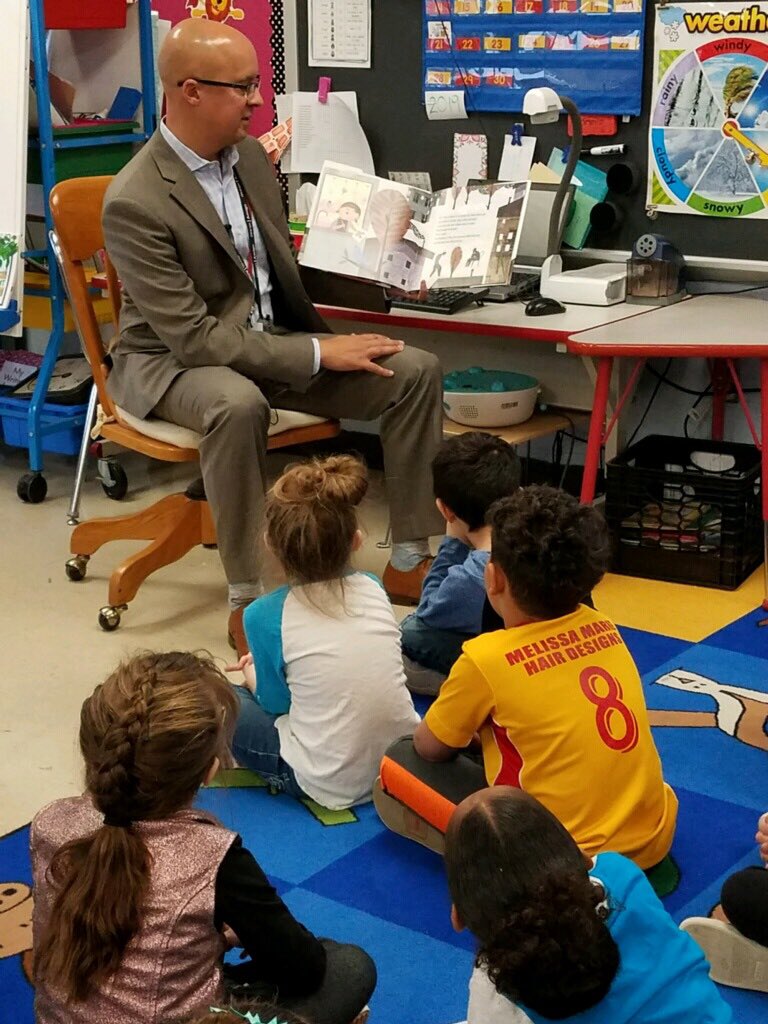 Laura__Marshall's tweet photo. Thank you to Mr. Monteiro for visiting our kindergarten class today as a guest reader! We were so happy to have you! @OrloAve @YanaizaGallant https://t.co/SOUsBBeVGh