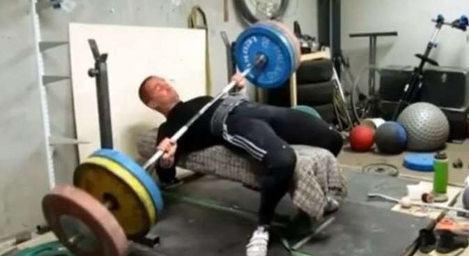 lordbyronaf's tweet photo. A man's gotta know his limitations.
#RulesForWorkingOut https://t.co/tP8KjGFa5L