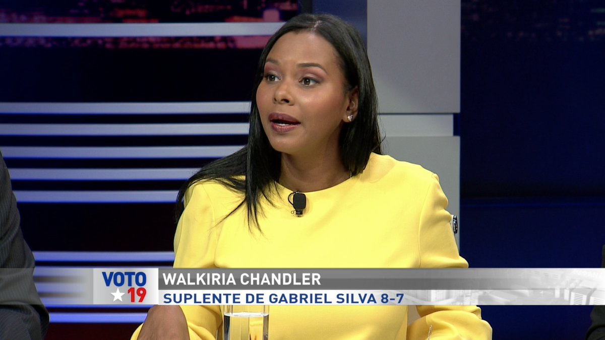 Debate_Abierto's tweet photo. "Es grave lo que está pasando, es un tema del país, tenemos un país bañado por dos océanos y vivimos de espalda al mar", Walkiria Chandler. #DebateAbierto https://t.co/3HZVvK2owr
