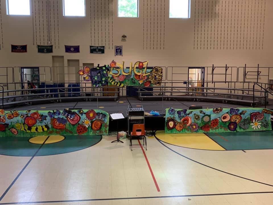 smith_station's tweet photo. Our first grade show, Bugz! Awesome job #ssesSharks. Thanks so much Ms Norford! Thanks Ms Rogers for the great decorations! https://t.co/kEHrI1CXDj