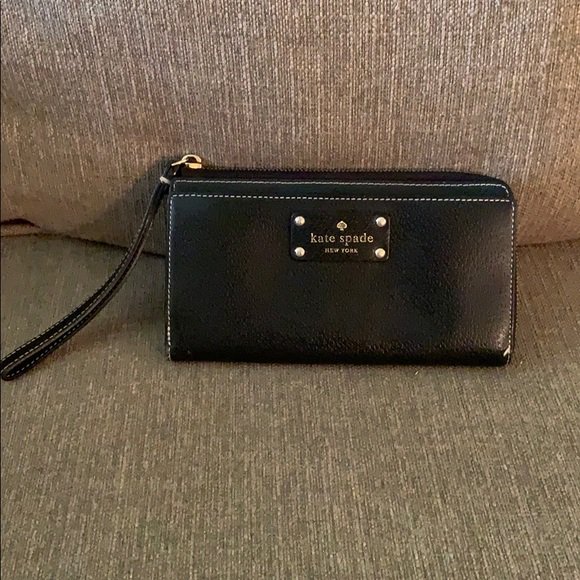 FabFunemployed's tweet image. So good I had to share! Check out all the items I&apos;m loving on @Poshmarkapp #poshmark #fashion #style #shopmycloset #lularoe #katespade: posh.mk/k5JxdgI4pV