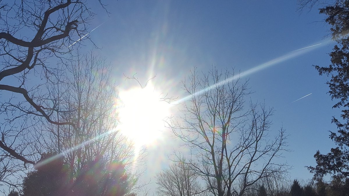 dawn_morning's tweet photo. 4-9-2019 #Indianapolis #Indiana

#ChemTrails #FilteredSun
#WeatherModification
#WeatherWarfare 
#Negatives of #Pictures

#WeDoNotConsent #TodayInPictures
#NeverGiveIn #NeverGiveUp https://t.co/iaw1HOEthH
