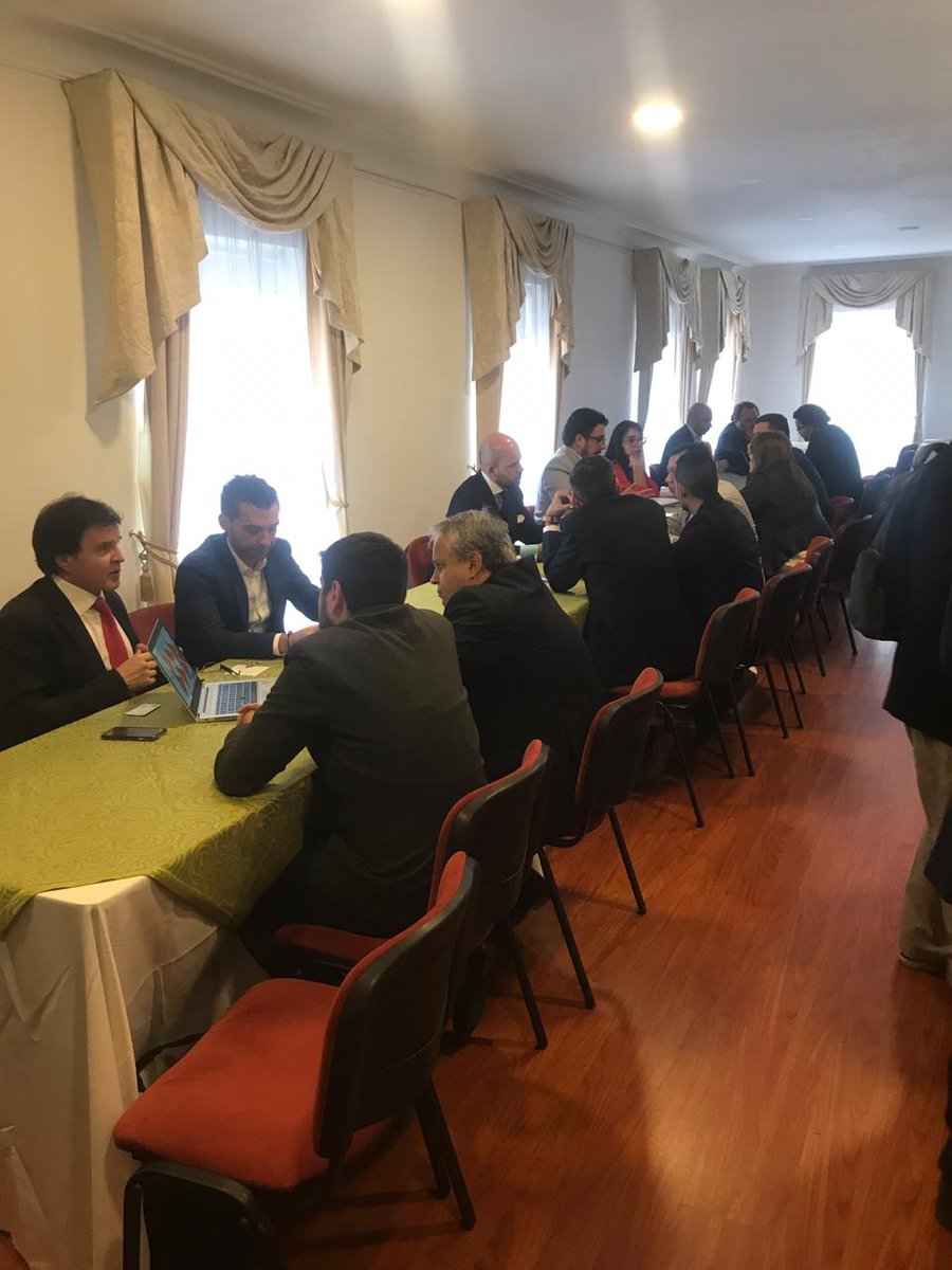 Jenn_pineda's tweet photo. Desde @Col_Productiva acompañamos jornada "La era de la #TransformaciónDigital del Valle del Cauca". Nos reunimos con empresas, participamos en el conversatorio, y compartimos nuestra visión y compromiso hacia una #EconomíaDigital. Gracias por la invitación  @Uniandinos @GobValle https://t.co/9uR0mKcwvj