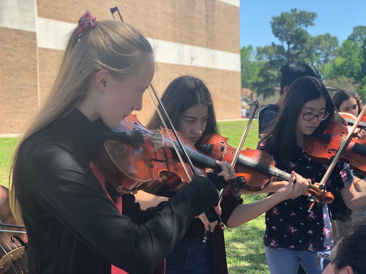 StrackOrchestra's tweet photo. Impromptu #STRINGbreak after #STAAR testing today! 
#ohwhatabeautifulday☀️
#StrackChamps 
#StrackOrchestra https://t.co/XJhbi3QXvS