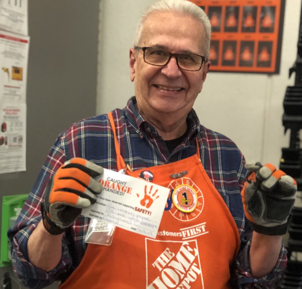 PatrolSafety's tweet image. Ray had to stop and let @PatrolSafety know he was wearing his PPE gloves while bringing back lumber. Keeping it safe at 1285! 😁😁😁😁😁😁😁😁#safetymatters #whyiworksafe