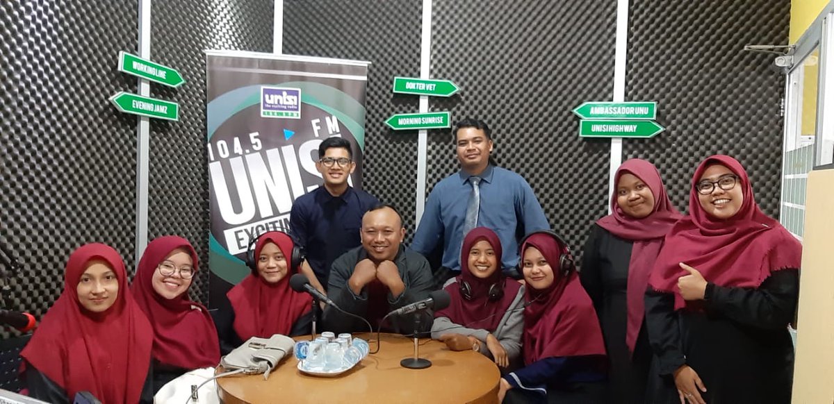 SukirSaDja's tweet image. Radio interview session, @apoteker_uii students at @unisifmyk after implementing  #ebug program in elementary school, became An #antibioticguardian. Cheer From Indonesia @DrDianeAshiru @Miss_Eley @eBug_UK @PHE_uk @TARGETabx @milissehat