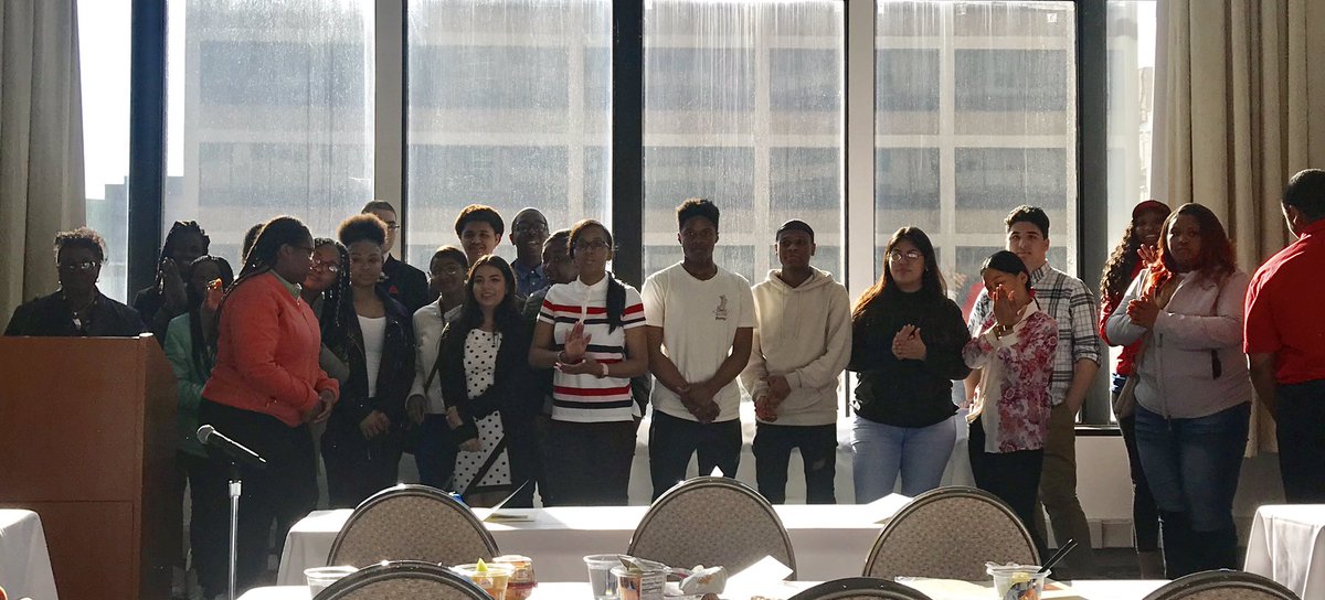 BhattFoundation's tweet image. Tonight Dr. Shafiq Rab was honored with Rush’s Hidden Figures award for his commitment to bettering the lives for students on the west side of Chicago. #innovation #epic #appleswift @RushMedical @CIOCHIME @DirectorMarut @moboutrs @bdpatty @BalaHota @CaseyEMdoc @risat @lisaswanny