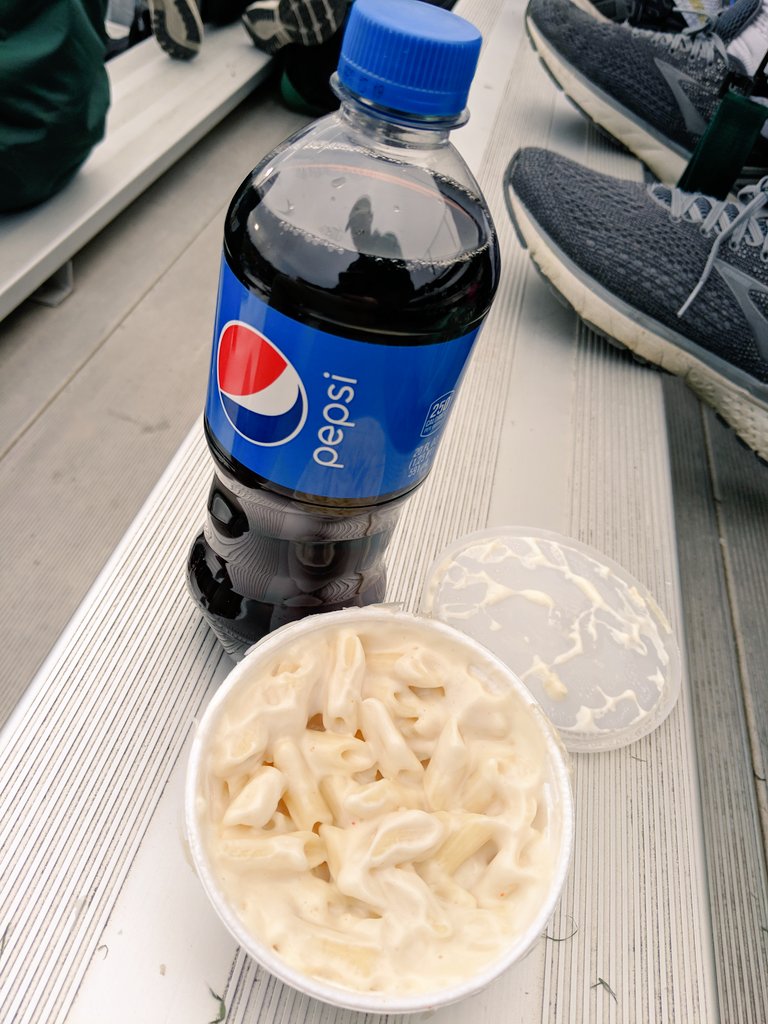 TyMeade's tweet image. Concession Stand Review: Prairie

A nice selection, including tenderloin, chicken, burgers, &amp;amp; walking tacos. I went with the Mac &amp;amp; Cheese which was warm and very tasty.

They had sandwiches, chips, and cookies for coaches, which also hit the spot.

Overall Grade: 7.3/10