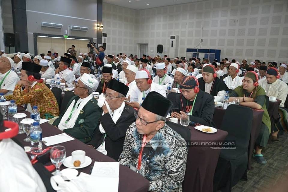 nu_online's tweet photo. Suasana para ulama sufi ketika dalam pembahasan-pembahasan di World Sufi Forum, Pekalongan, Jawa Tengah. (Sumber FB: indonesiaworldsufiforum) https://t.co/c3UVbx81MA