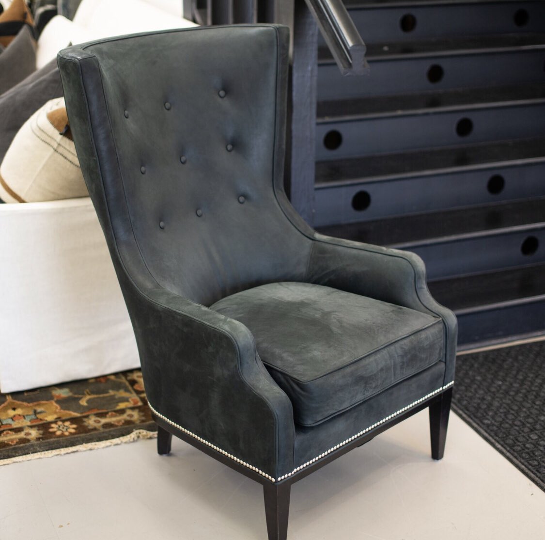 WeHeartFabric's tweet photo. How can you not imagine sitting in this throne chair?  It commands a room just like y-o-u! #chair #furniture #design https://t.co/wpo23cxOP0