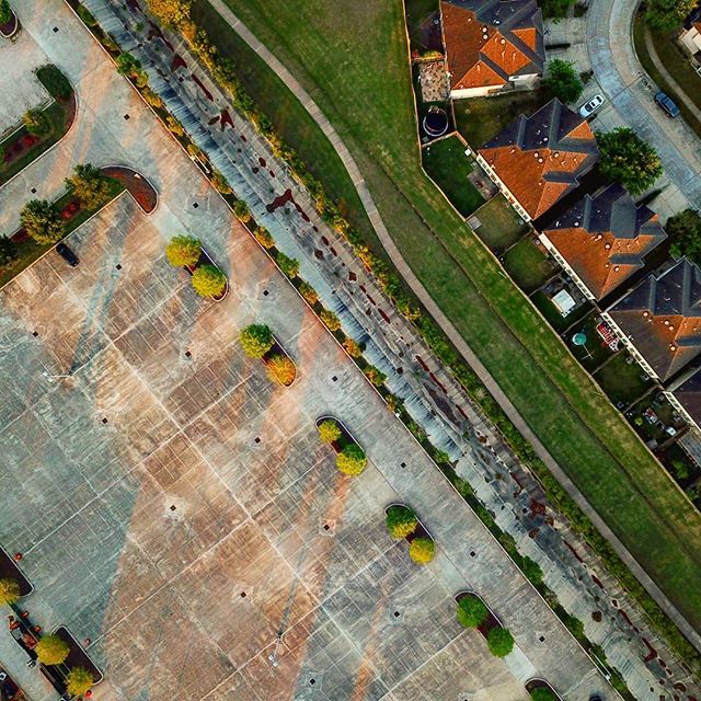 thezoobz's tweet photo. 20190409. Sanjac Sunset. #dronelife #drone #dji #djimavicpro #dronephotography #dronearchitecture #topdownview #symmetry #sunset https://t.co/e9RFdGYxit https://t.co/XaGrRmyfkg