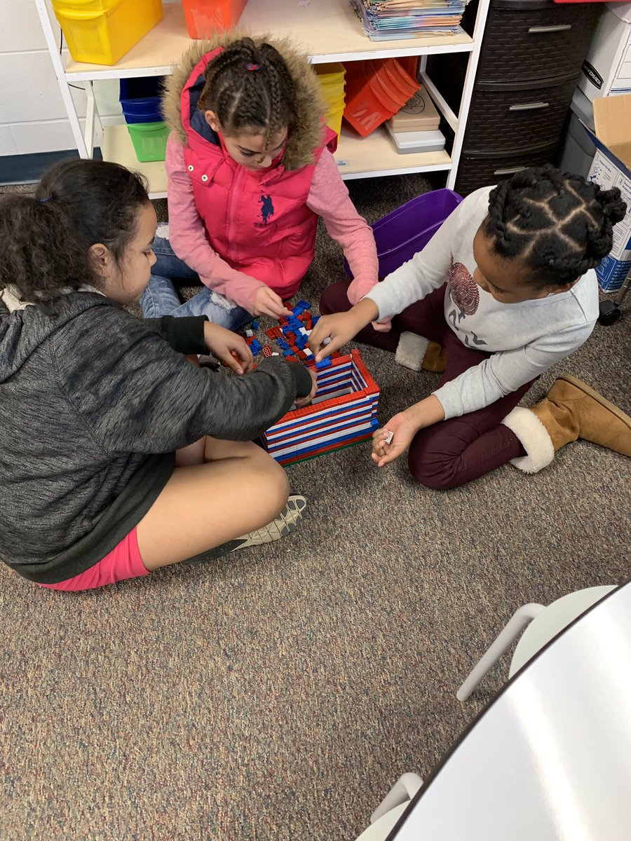 CTwig78's tweet photo. Mrs. Guareno’s class collaborating to problem solve. #PerspectiveofHope https://t.co/vRX2BxuRgm
