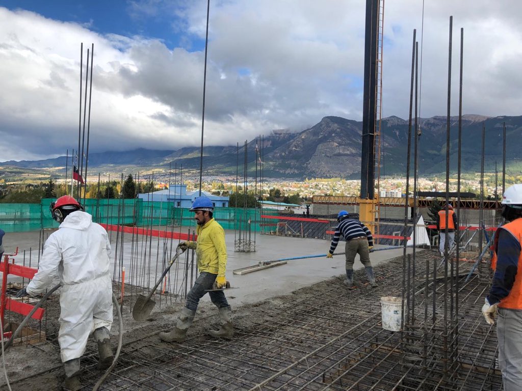 mfsolisb's tweet photo. Desde el cuarto piso #Coyhaique crece #nb #edificiooficinas @mtsred @portal_inmob @CChCCoyhaique https://t.co/ZLqLXxyqYA