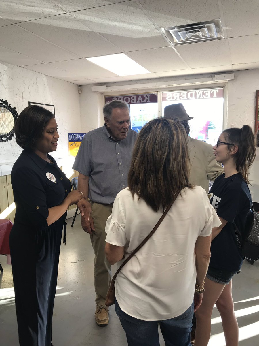 Moore4Nashville's tweet photo. We had a great turnout for our meet and greet tonight at Granddaddy's Famous Hot Chicken! Thanks to everyone who came out &amp; showed support! Thank you Walter Hunt for the fantastic introduction &amp; thank you @JGamble4Council, @BedneAtLarge, &amp; @ZachYoungTN for stopping by! https://t.co/RpiAhlcG33