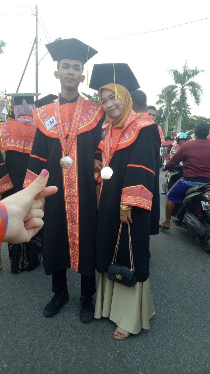 ellyannisaa's tweet photo. Graduation 🎓 #Barengsobat #CSKental https://t.co/mhb4A28KOU