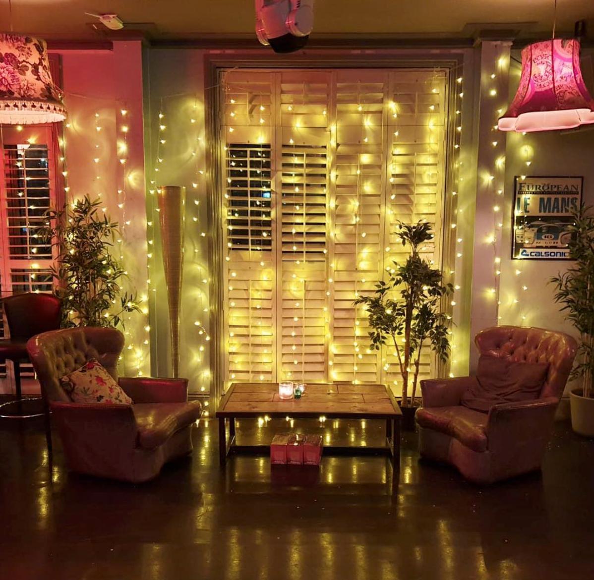 TheDriverLDN's tweet photo. Our first floor Bar can take 100 people standing and 50 seated making it perfect for any size event! The only room with draught beer and a private terrace 🍻☀️ #London #eventplanner #thedriverldn #kingscrossstation #party https://t.co/aZsQ9dTqCH