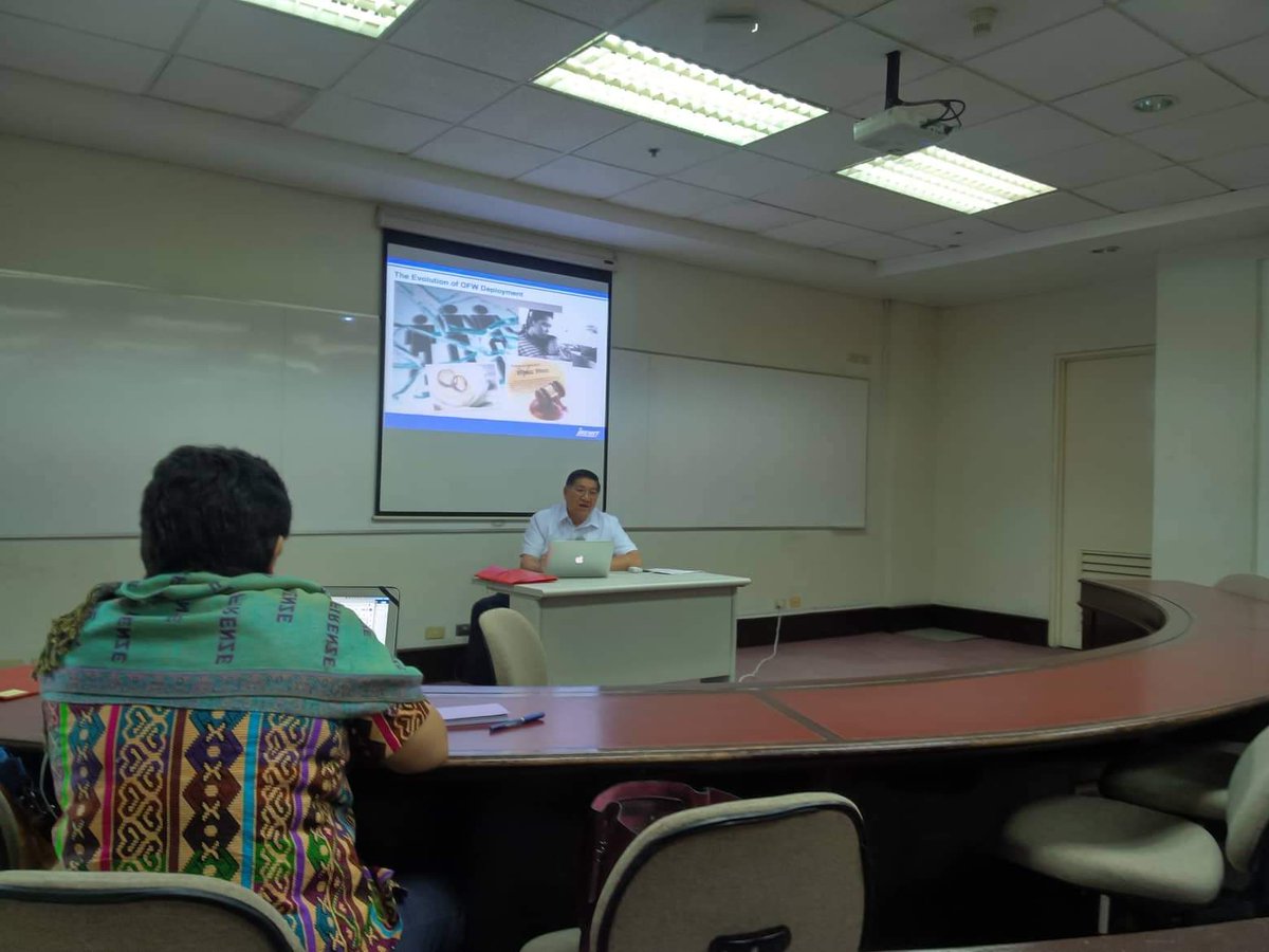 uapslg's tweet photo. Happening NOW: Lecture on OFW Remittances by Mr. Bansan Choa, CEO and Chairman of iREMIT. https://t.co/gTr6MwQg2p