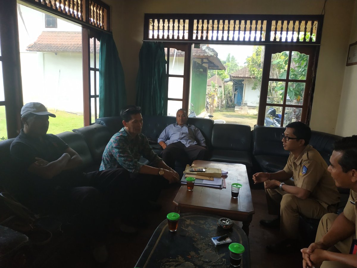WidiastawaI's tweet photo. Pendampingan dinas monev dana LPDB di KUD Petang ,penarikan bunga setelah pembayaran lunas
#ppklkabbadung
#ppklbali
#ppklkemenkopukmri
#asdeppenyuluhan
#aktivatorkoperasi https://t.co/NhUNVQZWfg