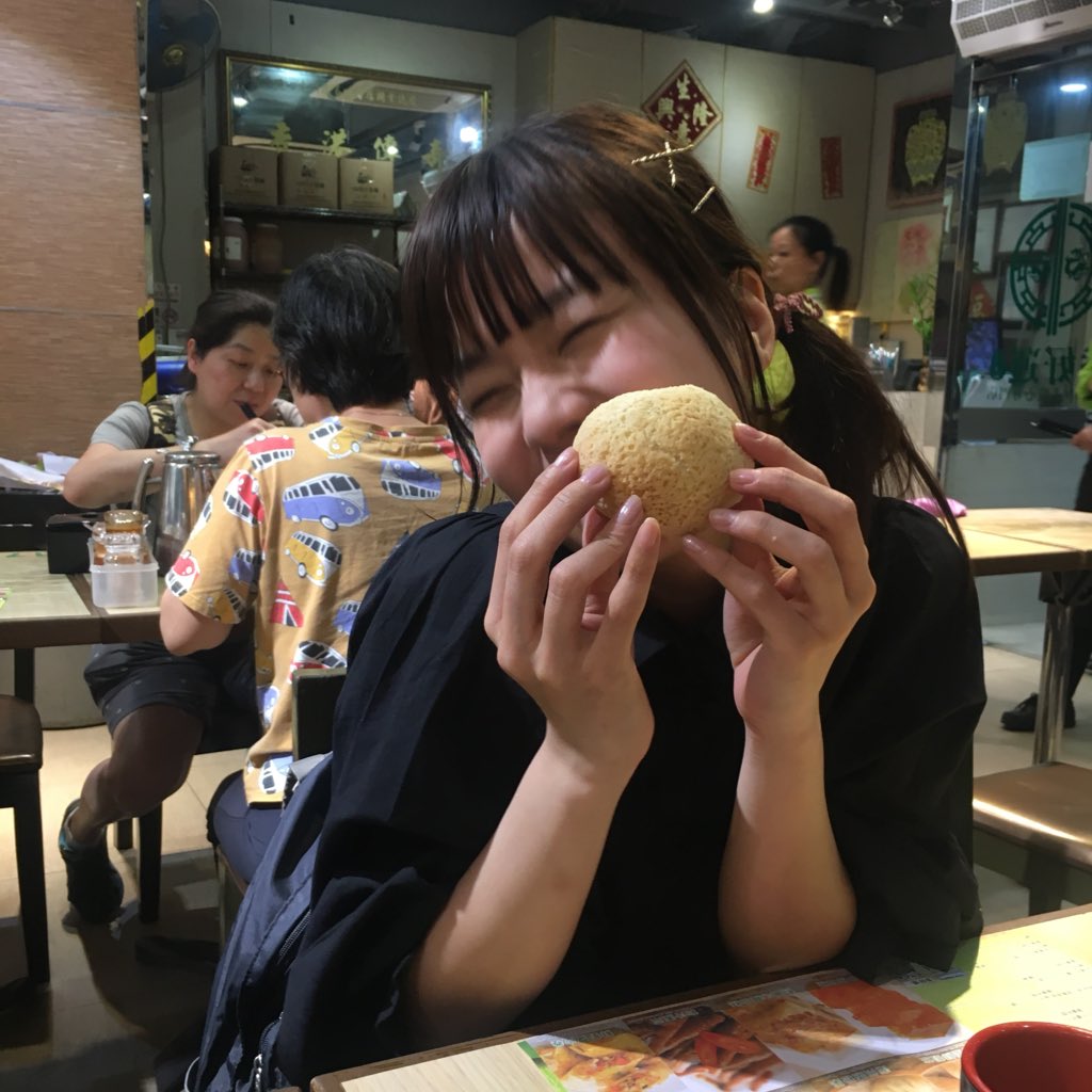 yoshizawakayoko's tweet photo. 初香港に浮かれすぎた日本人の例 https://t.co/EzAA73p58g