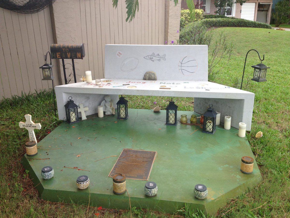 BradKRicha88's tweet photo. #10YearsLater, the April 10th, 2009 tragedy shook #SeminoleHigh, #LargoHigh &amp; #PinellasCounty. Gone but never forgotten by friends &amp; family. #LiveInTheSky #NateKeithJoeyLeShawn #GoodFridayFour. We miss you all everyday. @SeminoleWarhawk @WarhawksBB @SeminoleBball @TB_Times https://t.co/xQ913qcEU4