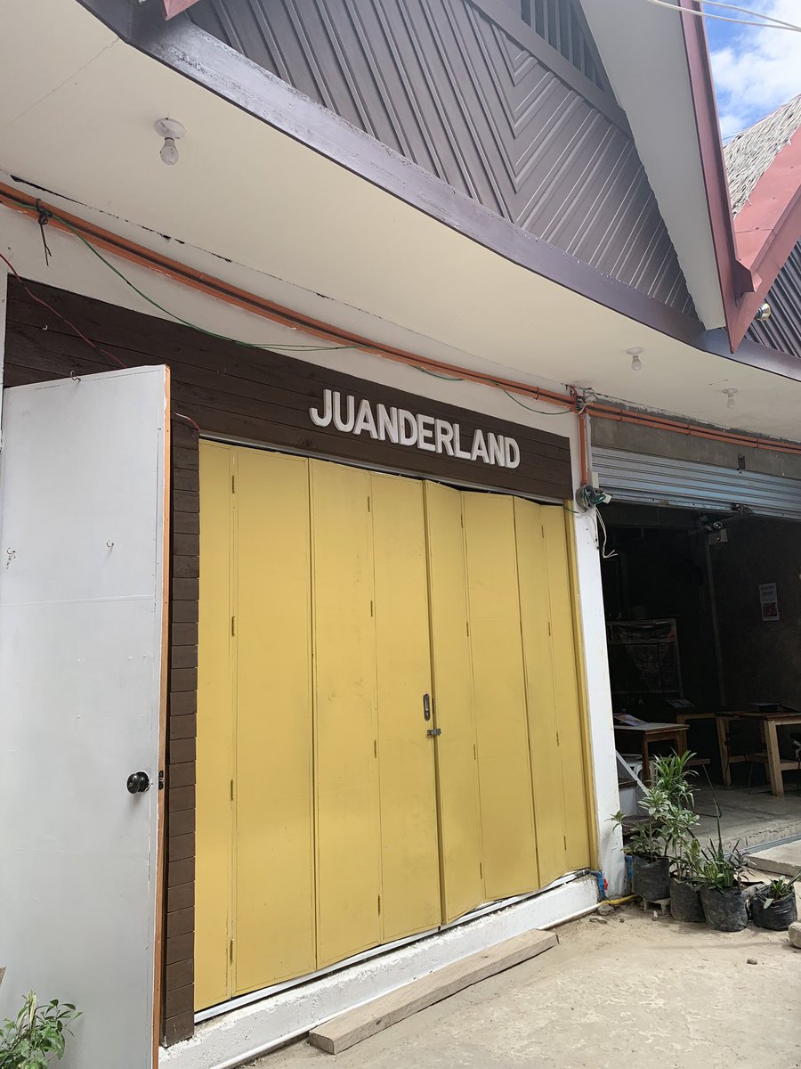 NeoVive's tweet photo. Yo sabía que @juandiazdelgado tenía negocio en algún lado. Me lo encontré en Boracay, Filipinas xD #ladelpartner https://t.co/r254WlBDw3