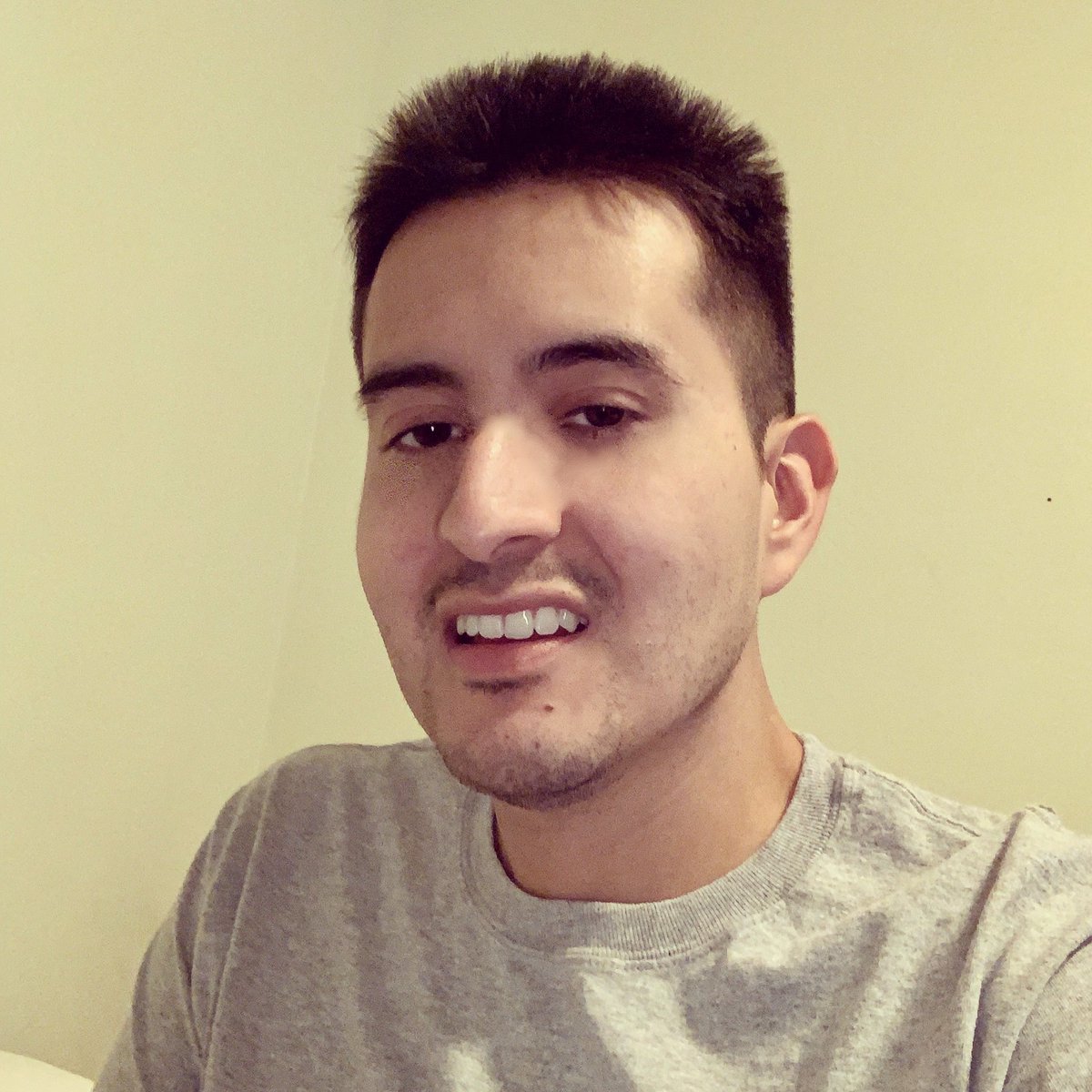 SaulAlejandr00's tweet photo. Went and got a haircut this afternoon ๐๐ปโโ๏ธ #Selfie #FreshCut #FreshCutSwag #SpringCut https://t.co/hoBW11l5bR