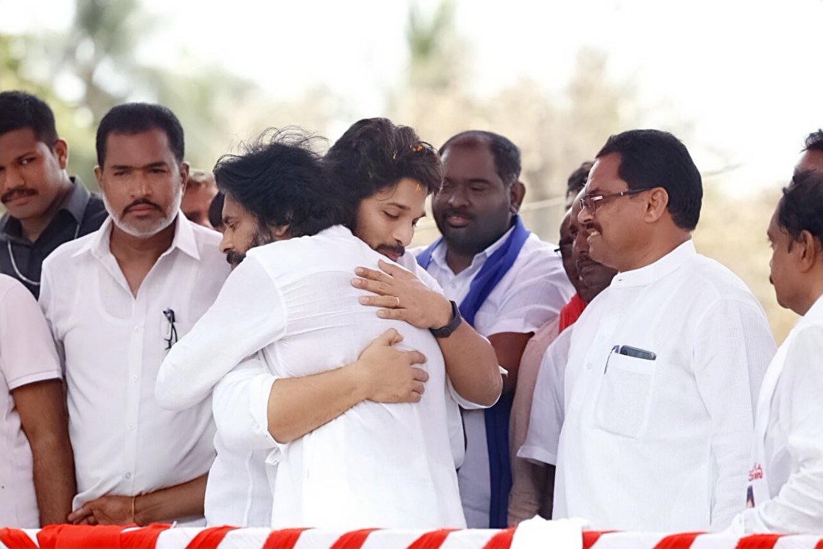 pavankalyanAllu's tweet photo. Vote for glass
Allu Arjun Fans With pk #AAwithPK
@JanaSenaParty
#AlluArjunWithJanasenani #Janasena #Janasenani #JANASENARevolution2019 #JanaSenaParty #JanasenaPrasthanam #VoteForGlass #VoteForGlassonApril11th https://t.co/qmWvnHRmob