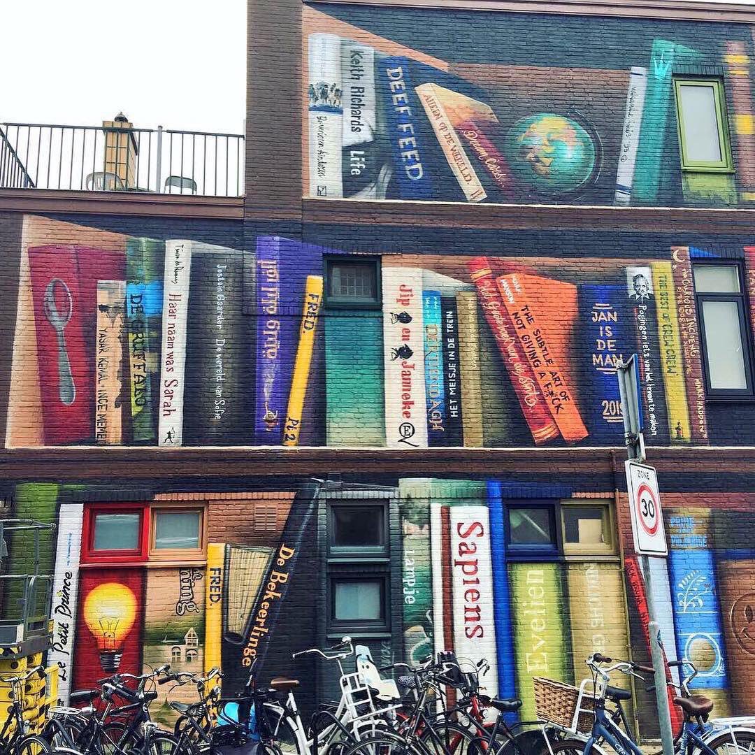 frederic_pilaud's tweet photo. Embellir la ville : quand les livres préférés des habitants s’invitent sur les murs d’#utrecht . Et pourquoi pas à @ClermontFd ? Une bonne idée 👍 ? @clermont_2030 #StreetArt https://t.co/jrjUcqh3Z5