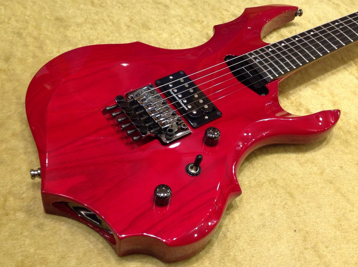 bigbosskyoto's tweet photo. #ESP の代表的な #変形ギター、#FOREST の中古が入荷✨攻撃的なシェイプに見えて、TAP機能も搭載、汎用性のあるサウンドが楽しめます🎶#フロイドローズ 搭載でアーミングも自由自在です‼️
#デジマート はコチラ↓
https://t.co/8w19BcSNUA
#FORESTGT #フォレスト #ESPGUITARS https://t.co/f5nvNRsFtL