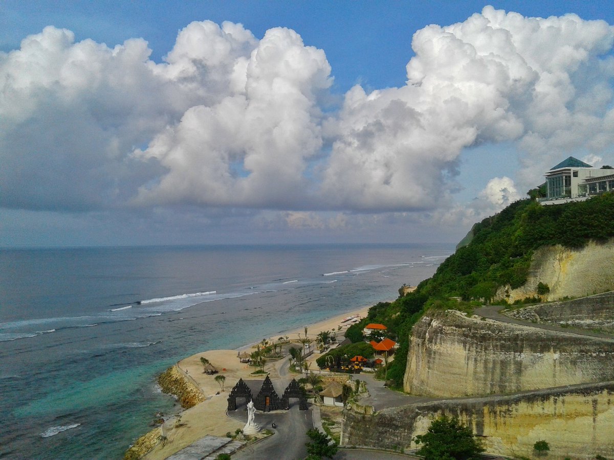 MYantiara's tweet photo. Melasti Beach
#melastibeach #beach #ungasan #spiaggia #mare #sea #ocean #naturebeach #bali #baliisland #island #islandlife #explore #explorebeach #travel #traveling #vacation #holiday #balibagus #beachview #view #beeachtime #goodvibes #mood #welcomebali https://t.co/luhAJDabXC