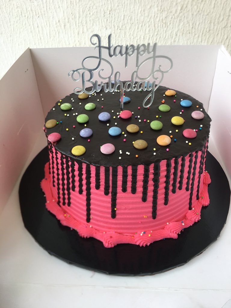 thecakepivot's tweet photo. What A beauty...Place your Orders. #cake#bake#lagos#ibadan#nigeria#satisfyingyourcakegasm https://t.co/IqbizHJZ37