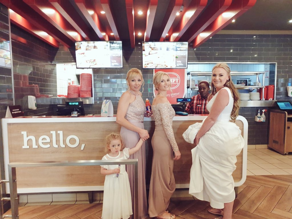 MichelleRow2's tweet photo. When the bride is hungry and @wimpy_sa has always been there for you 😍#947weddingdress #947breakfastclub #cheeseburger #iateitall https://t.co/bvZovak2KO