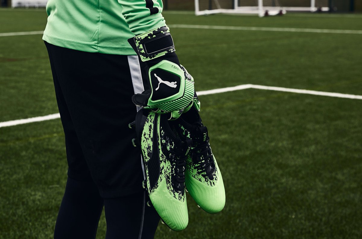 ProD_Keepers's tweet image. The PUMA One boot x glove combo from the Hacked pack. 📟