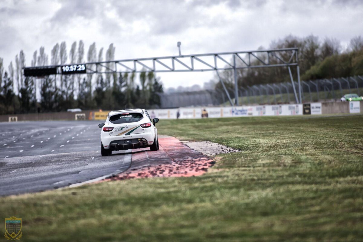 Justo una semana de esta foto! Tiempo cambiante, dias de test con muchas pruebas! Asi es France!
<a href="/Michelin_Sport/">Michelin Motorsport</a> @PrensaRENAULT <a href="/Curbstoner/">Curbstone</a>