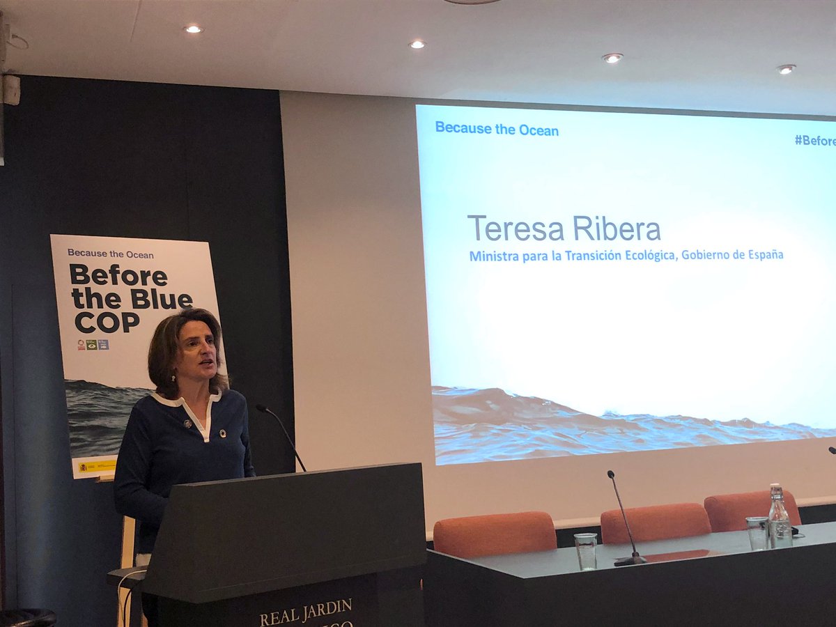 Las agendas de #cambioclimático y #biodiversidad marina/#océanos deben ir de la mano. Hay que priorizar e incrementar la ambición de cara a la #COP25 Azul de #Chile, subraya la ministra <a href="/Teresaribera/">Teresa Ribera</a> en #BecausetheOcean #BeforeTheBlueCOP