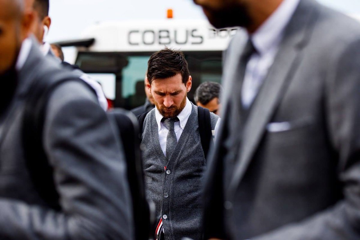 yokingdida's tweet photo. Messi The GOAT 🐐 just arrived in England for the Manchester United Vs Barcelona.....i can see a hat trick there😂🔥🙌
#MUNBAR #UCL https://t.co/8aMLOardF0