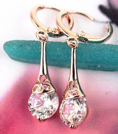 EastBazaar1's tweet photo. Shine brighter with the "Alkrystal" silver white #Earrings: https://t.co/FBMS7YrbFK #WomenFashion https://t.co/eTQxwyVaYT