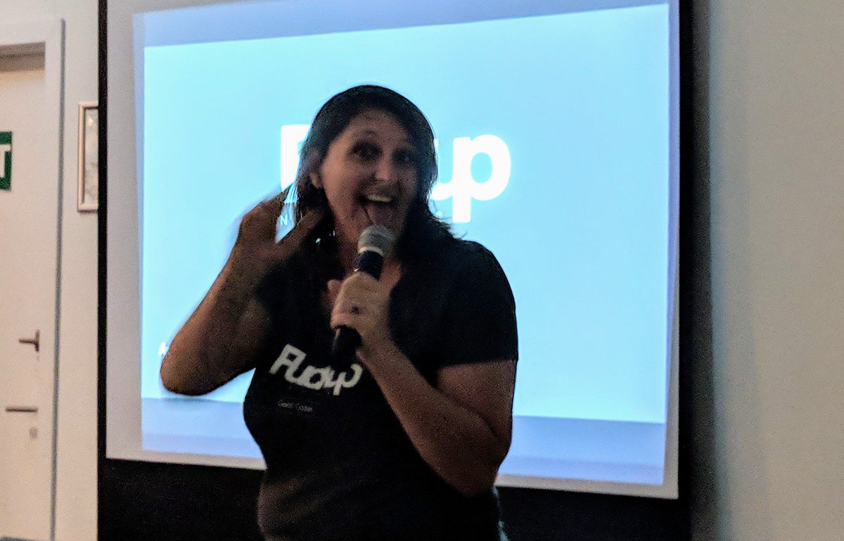 BadenURen's tweet photo. @yaazamAus kicking off #GoldCoast #FuckupNight in Burleigh #failure #flearn #entrepreneurship https://t.co/jta39hKG1k