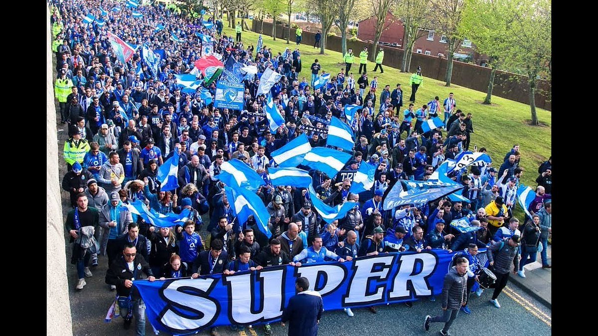 TerracesLife's tweet image. NEW: Corteo #Porto-#Fans #Liverpool | ... - See video at: terraces.life/1/ma81f 

#tifo #ultras #hooligans #casuals #supporters #stadium #terraces #fans #groundhopping #europe #worldwide #awayday #matchday #Choreo #CorteoPortoFansLiverpool #FanmarschPortoFansLiverpool